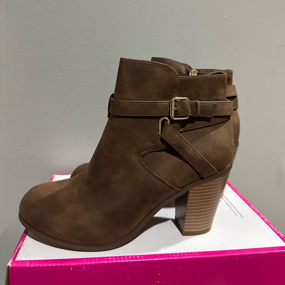 Brown booties - Picture 1 of 4